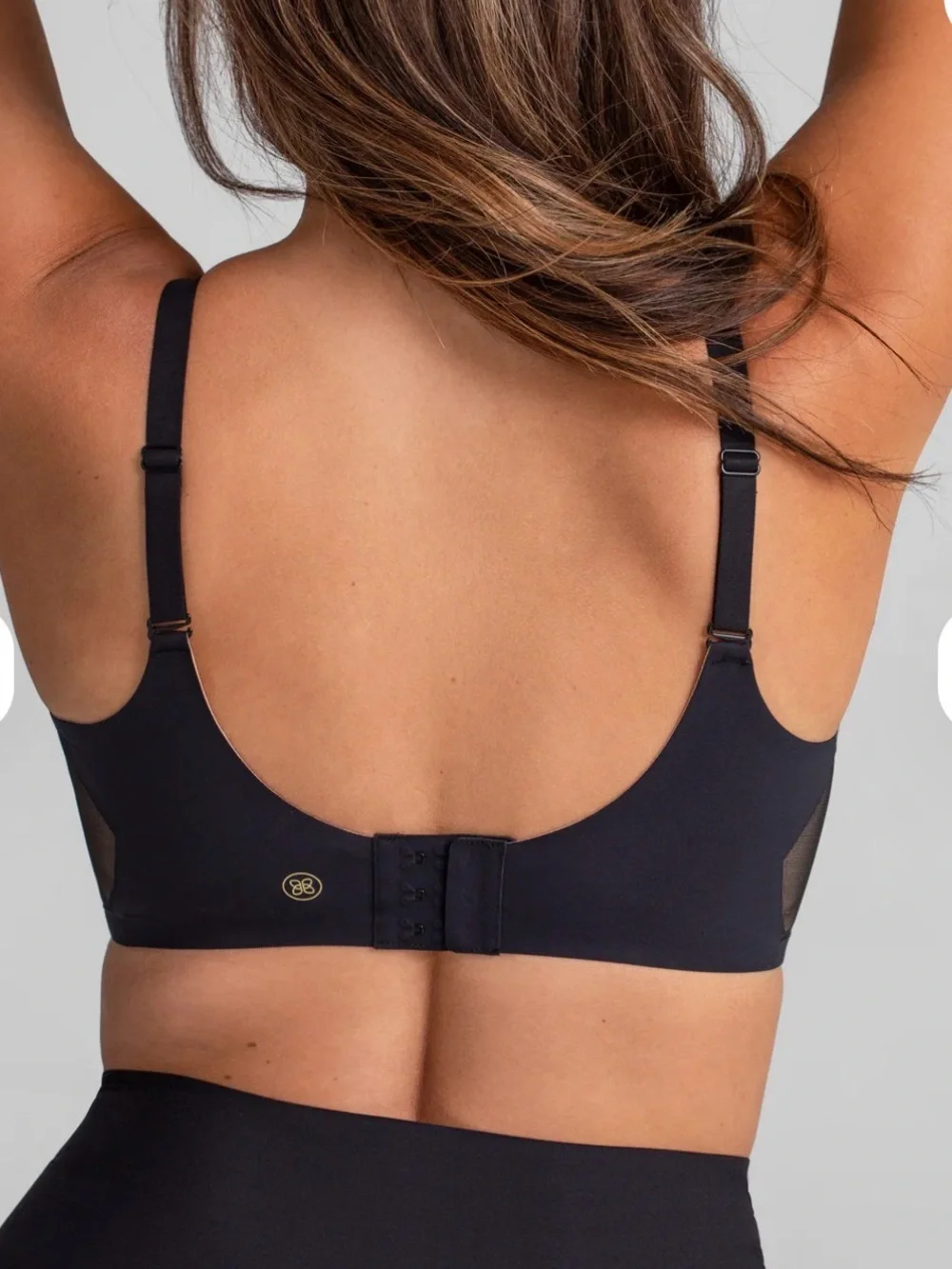 Honeylove Black Crossover Bra with Mesh Insets in Runway Medium